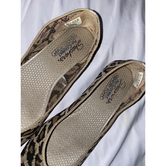 Sketchers Women Flats Shoes Leopard Print 10 Air Cooled Memory Foam Pointed Toe - Picture 3 of 9